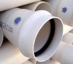Tuberías de PVC blanco con aro de goma
